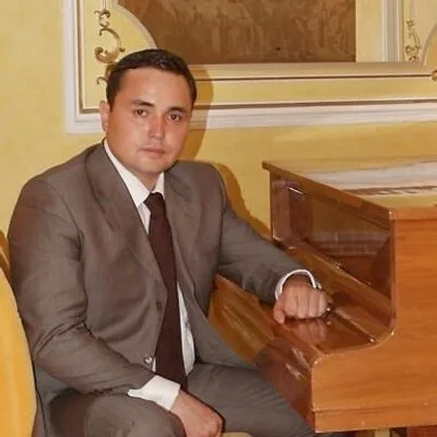Yernar Alippek
